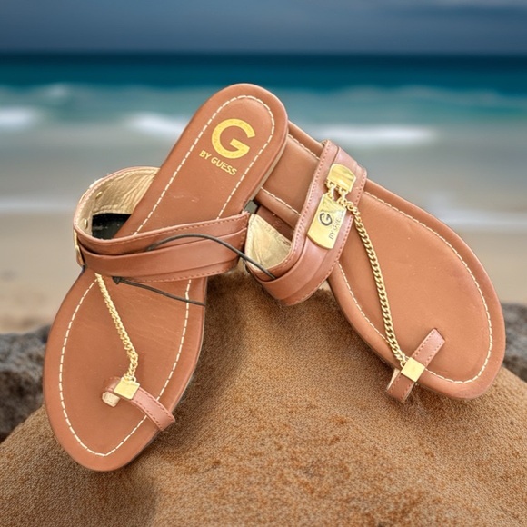 👑New with Tags, size 8 1/2, Guess Brown Sandals with Gold Chain Detail 🩴 - Picture 1 of 3